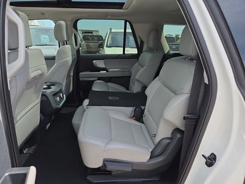 Used 2025 Ford Expedition Max Active AWD/4WD image 18