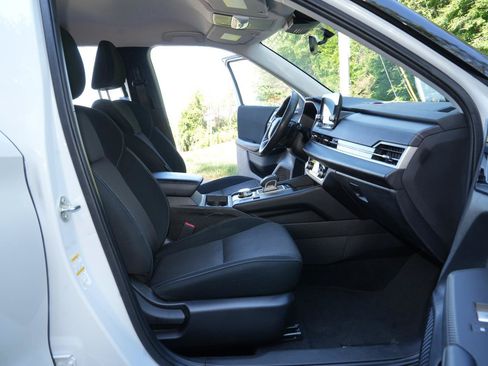 Used 2024 Mitsubishi Outlander ES FWD image 29