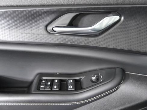 Used 2025 Jeep Grand Cherokee Altitude RWD image 20