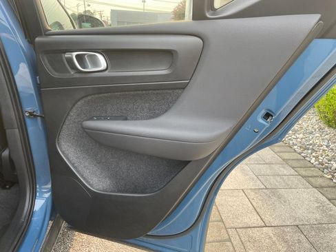 Used 2025 Volvo XC40 B5 Plus AWD/4WD image 13