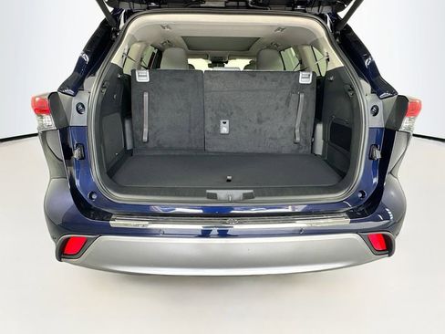 New 2026 Toyota Highlander Platinum image 26