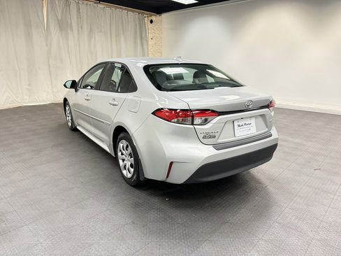 Used 2023 Toyota Corolla LE image 3