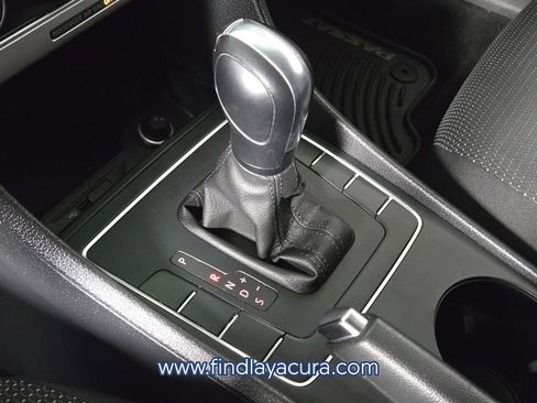 Used 2017 Volkswagen Passat 1.8T S image 22