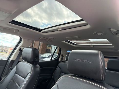 Used 2023 GMC Acadia Denali w/ Denali Ultimate Package image 23