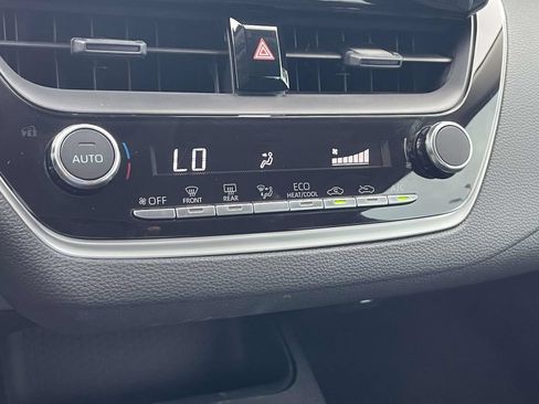 Used 2025 Toyota Corolla LE FWD image 17