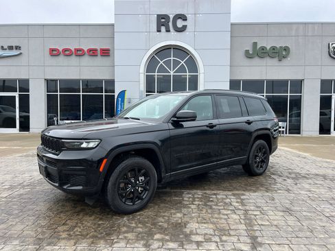 Used 2024 Jeep Grand Cherokee L Laredo image 1