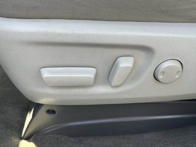 Used 2015 Toyota Sienna XLE Premium FWD image 19