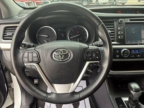 Used 2019 Toyota Highlander XLE image 17