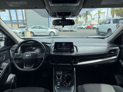 Used 2025 Nissan Rogue SV FWD image 35