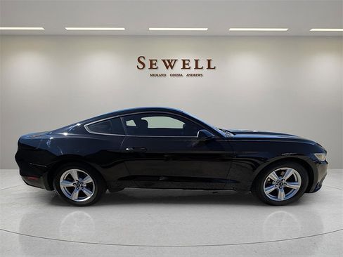 Used 2017 Ford Mustang Coupe image 5