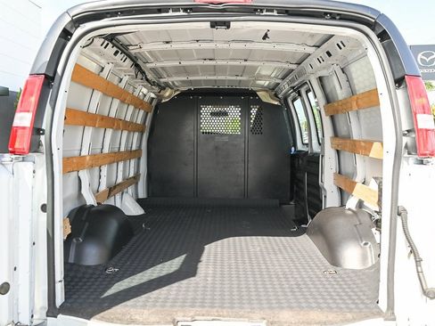 Used 2024 GMC Savana 2500 Work Van w/ Driver Convenience Package image 9