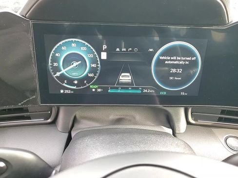 New 2025 Hyundai Elantra SEL image 17