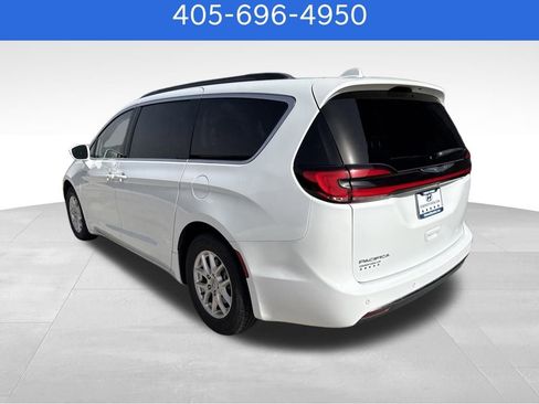 Used 2022 Chrysler Pacifica Touring-L image 4