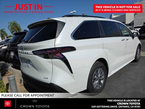 Used 2026 Toyota Sienna XLE FWD image 3
