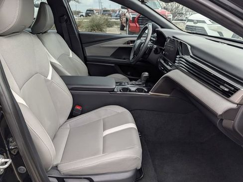 Used 2025 Toyota Camry SE w/ Convenience Package image 30