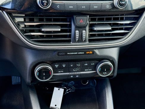 Used 2022 Ford Escape SE image 14