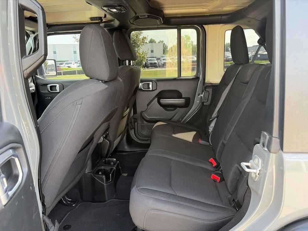 Used 2018 Jeep Wrangler Unlimited Sport S AWD/4WD image 34
