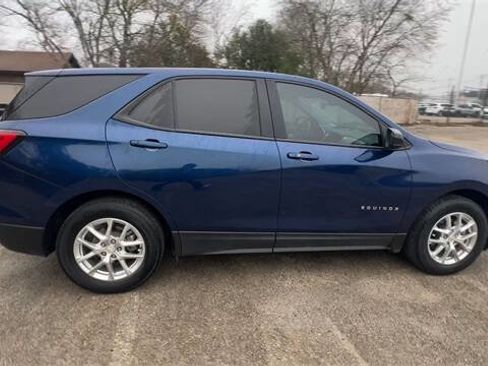 Used 2022 Chevrolet Equinox LS w/ LS Convenience Package image 9