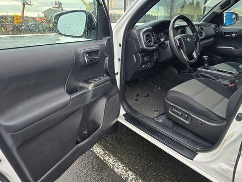 Used 2023 Toyota Tacoma TRD Sport w/ Black Out Package (TMS) image 11