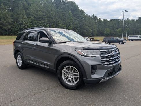 Certified 2025 Ford Explorer Active AWD/4WD image 1