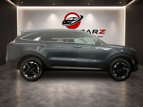 Used 2024 Kia Sorento S AWD/4WD image 4
