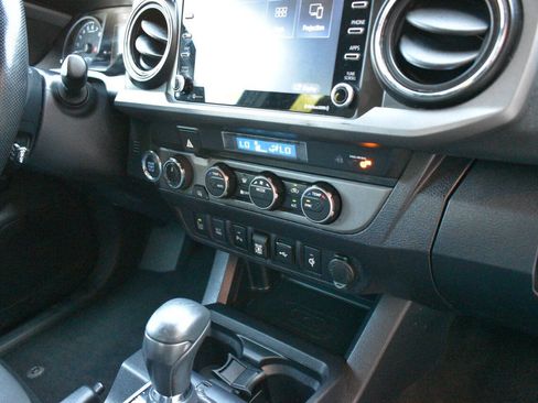 Used 2022 Toyota Tacoma TRD Sport w/ Technology Package AWD/4WD image 23
