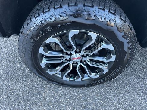 Certified 2025 GMC Canyon Denali AWD/4WD image 10