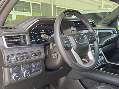 Used 2024 GMC Yukon Denali w/ Advanced Technology Package RWD image 10