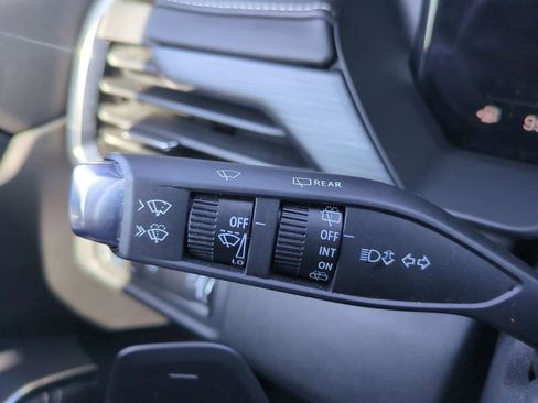 Used 2025 GMC Acadia Elevation image 24