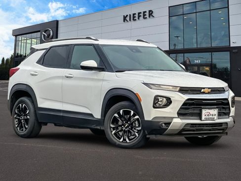 Used 2023 Chevrolet TrailBlazer LT image 2