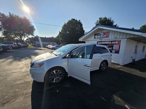 Used 2015 Honda Odyssey Touring image 25