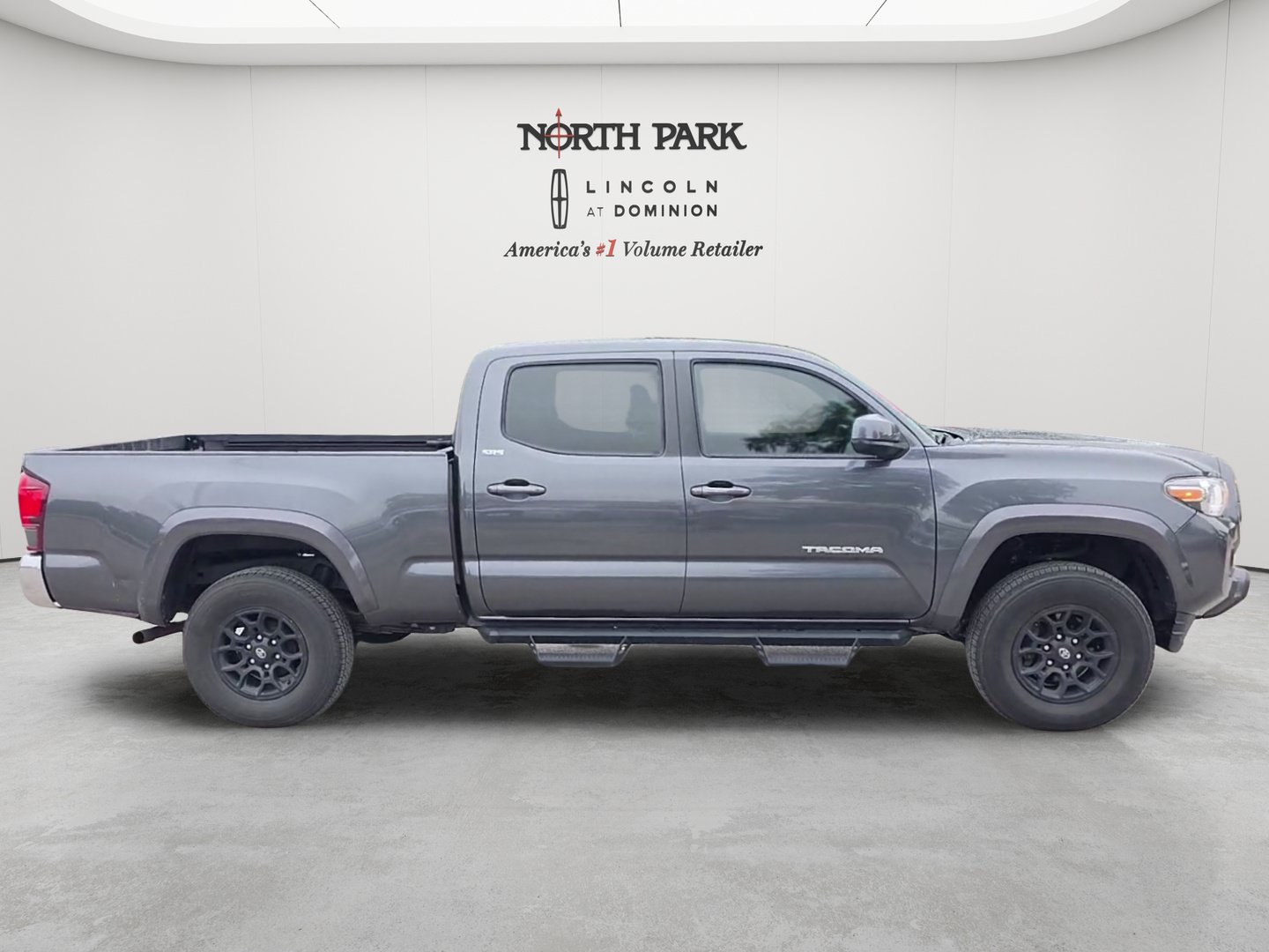 Used 2021 Toyota Tacoma SR5 RWD image 6
