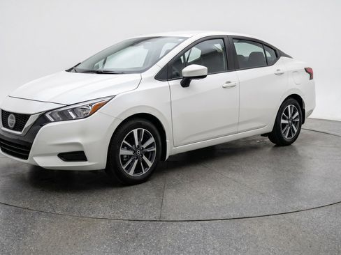 Used 2025 Nissan Versa SV FWD image 3