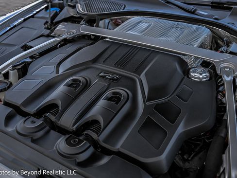 New 2025 Bentley Flying Spur Plug-In Hybrid image 18