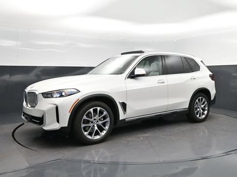 Certified 2026 BMW X5 xDrive40i w/ Climate Comfort Package AWD/4WD image 3