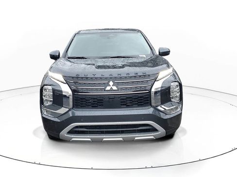 New 2025 Mitsubishi Outlander SE image 2