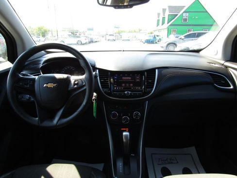 Used 2021 Chevrolet Trax LT image 9