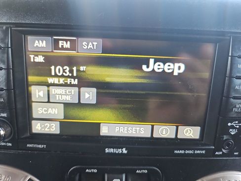 Used 2016 Jeep Wrangler Sahara AWD/4WD image 23