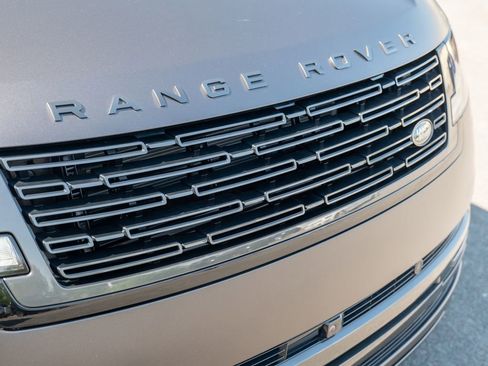 Used 2025 Land Rover Range Rover Long Wheelbase SE AWD/4WD image 16