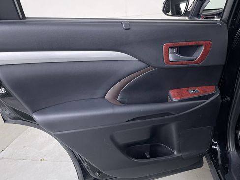 Used 2019 Toyota Highlander XLE AWD/4WD image 20