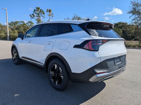 New 2026 Kia Sportage LX FWD image 7