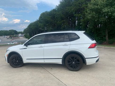 Used 2022 Volkswagen Tiguan SE R-Line FWD image 12