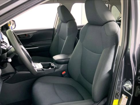 Used 2019 Toyota RAV4 LE w/ All Weather Liner Package AWD/4WD image 7