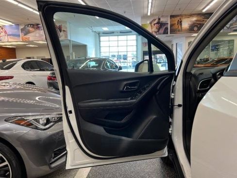 Used 2020 Chevrolet Trax LS w/ Tint and Cruise Package AWD/4WD image 18