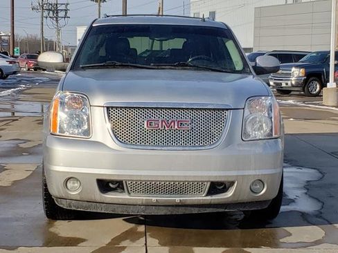Used 2011 GMC Yukon XL Denali image 3