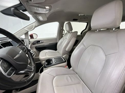 Used 2020 Chrysler Pacifica Touring-L Plus image 6