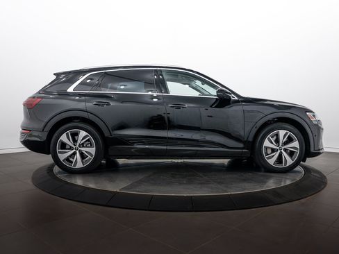 Certified 2024 Audi Q8 e-tron Premium Plus w/ Premium Plus Package AWD/4WD image 3