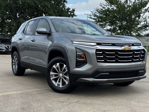 Used 2025 Chevrolet Equinox LT FWD image 2