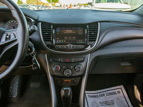 Used 2020 Chevrolet Trax LS FWD image 15