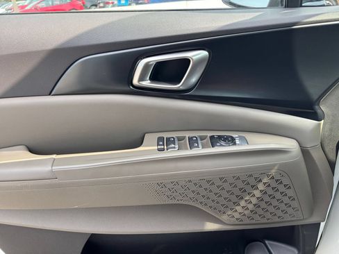 Used 2026 Kia Carnival FWD image 18